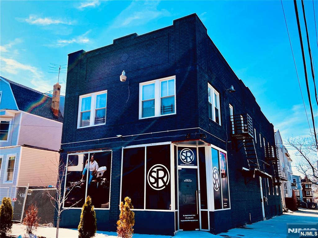 377 21st Street - Photo 1
