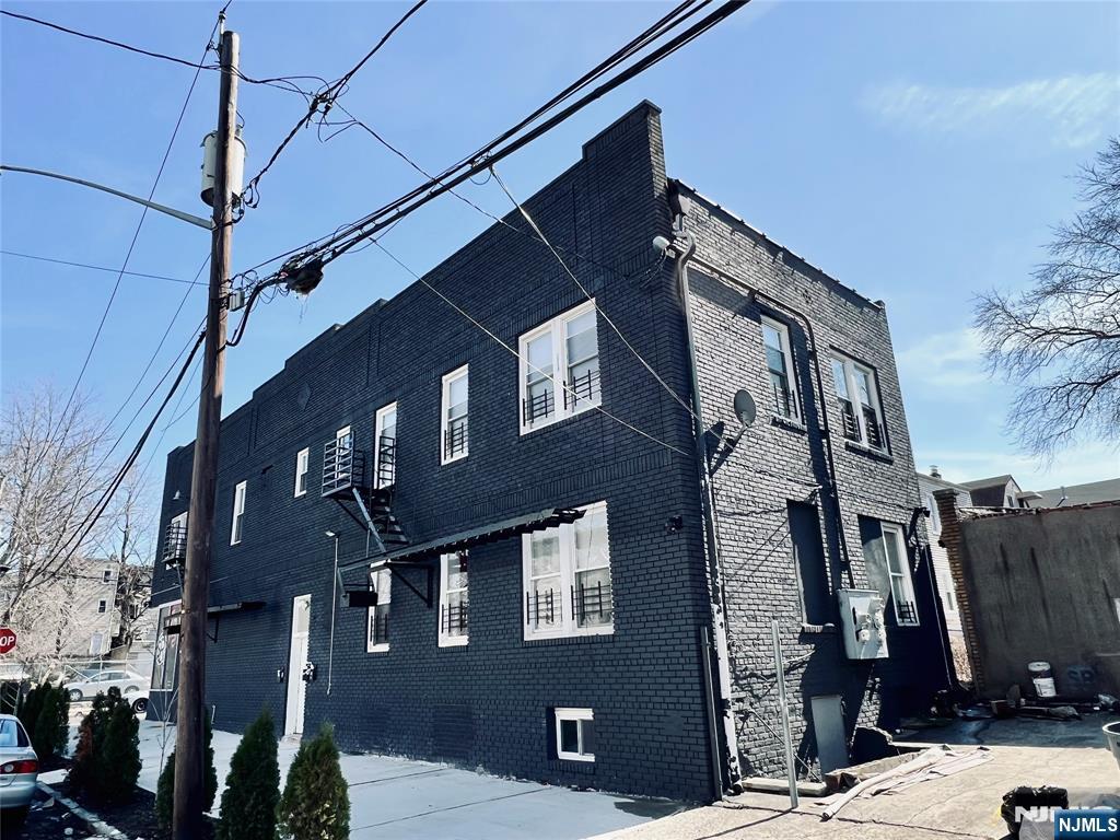 377 21st Street - Photo 2