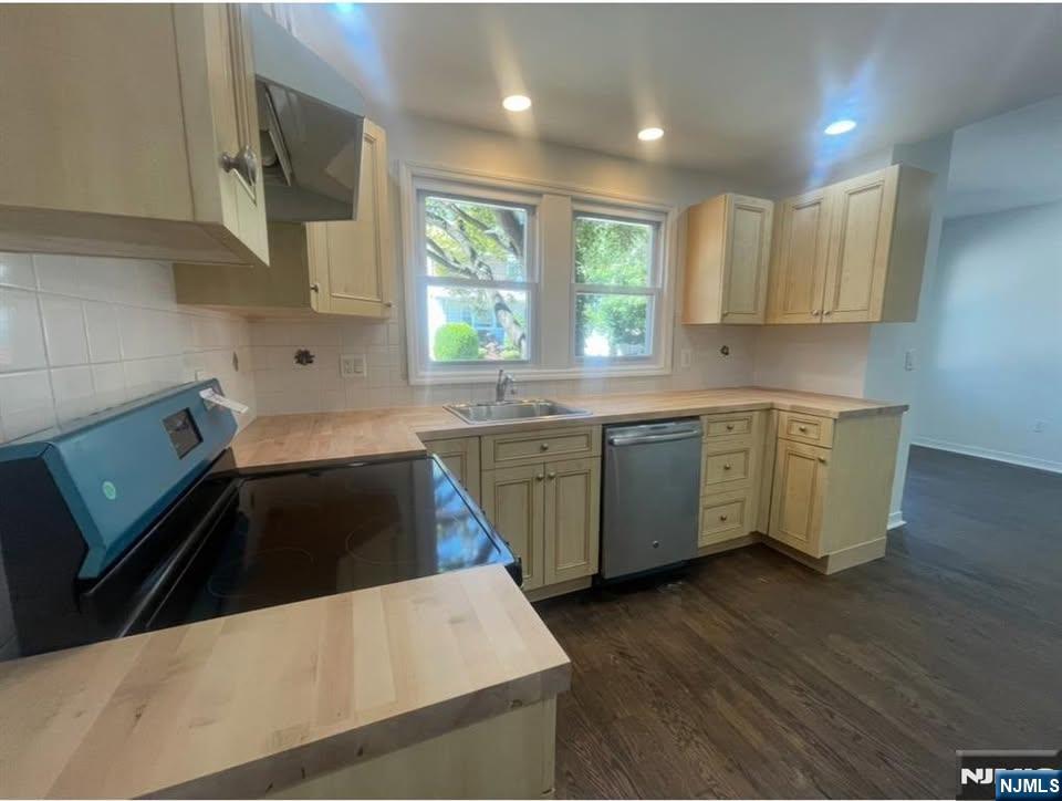 298 Farrant Terrace 1 - Photo 2