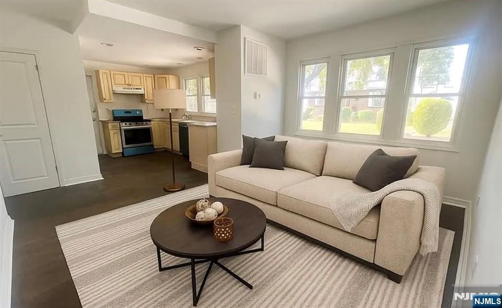 298 Farrant Terrace 1 - Photo 3