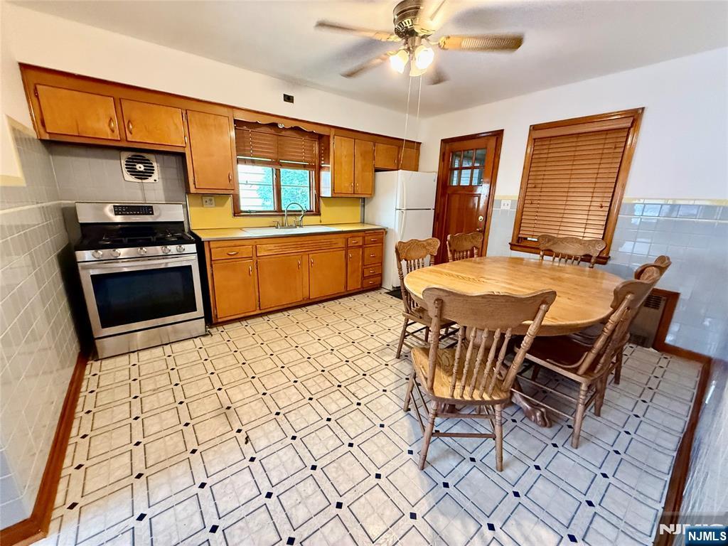 105 Bergen St, Garfield, NJ 07026