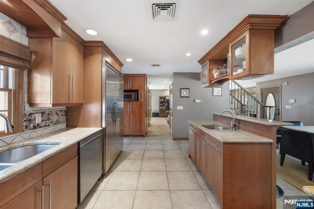 262 Grace Avenue — photo 11