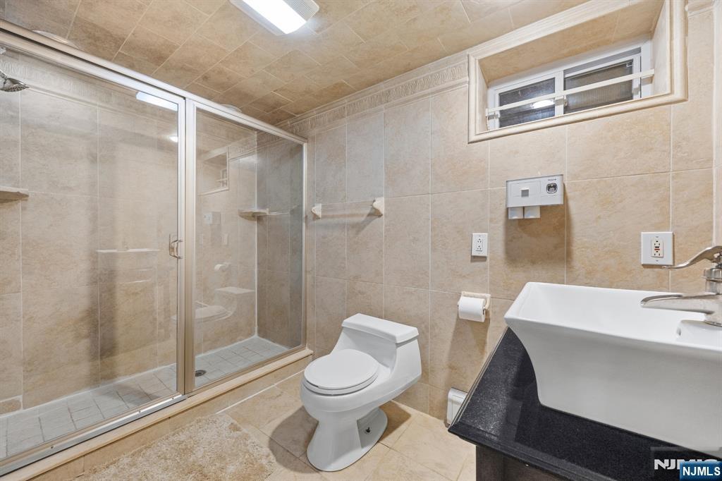 262 Grace Avenue — photo 33