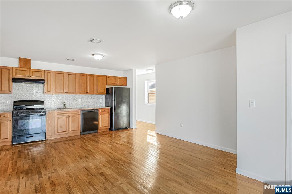 3rd image of 326 Magnolia Ave, Elizabeth, NJ 07206 | MLS# 26025478