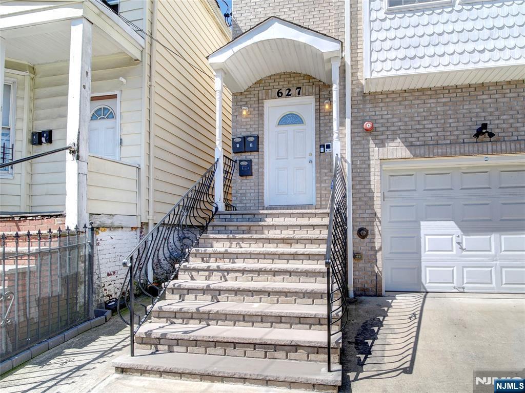 627 Hunterdon Street - Photo 2