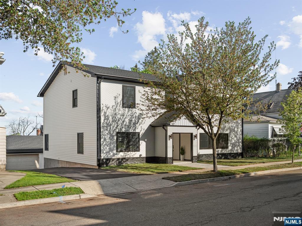 432 Jefferson Street 2 - Photo 1