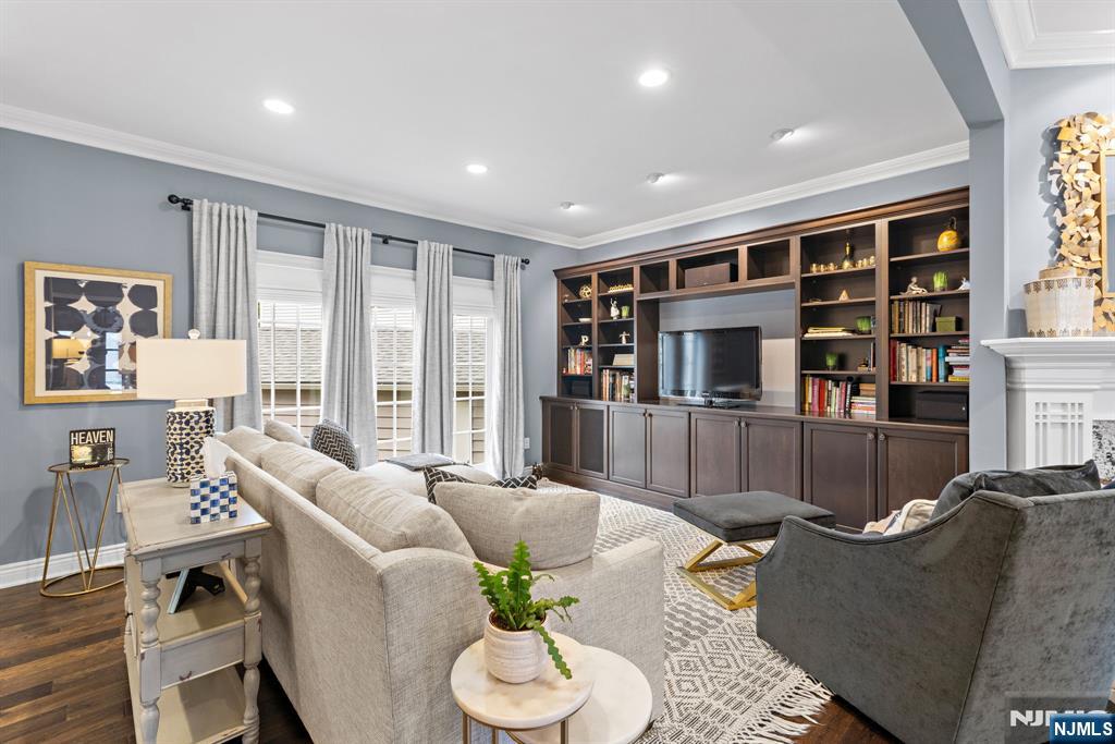 70 Cecelia Avenue - Photo 2