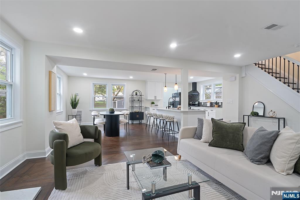 6 Dawes Avenue