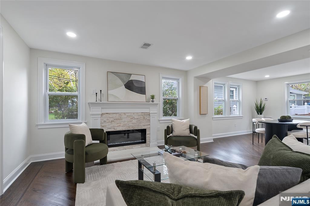 6 Dawes Avenue