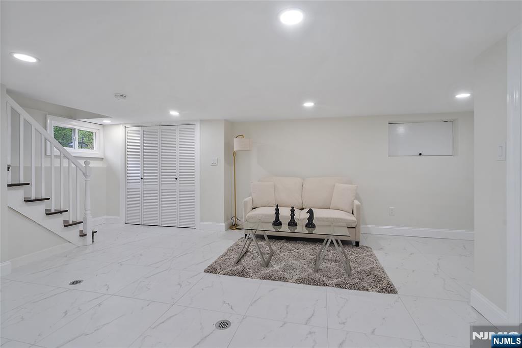 6 Dawes Avenue