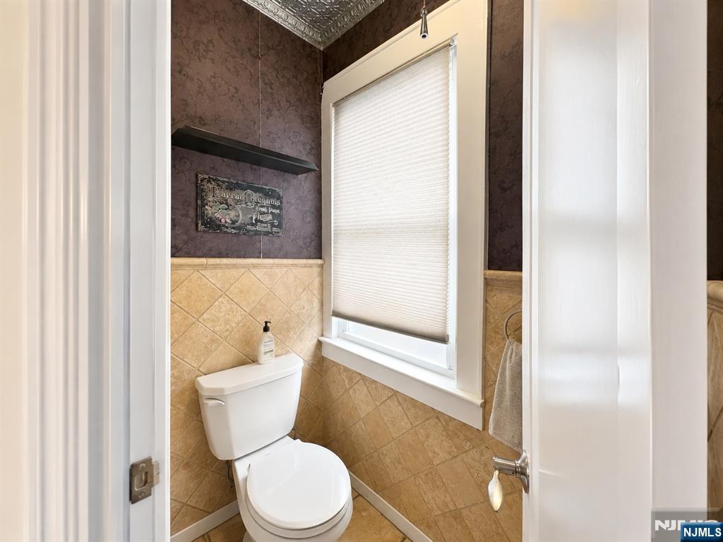 72 Rosedale Ave, Elmwood Park, NJ 07407