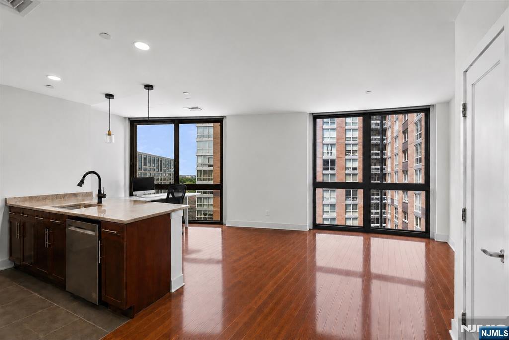 201 Marin Boulevard 813
