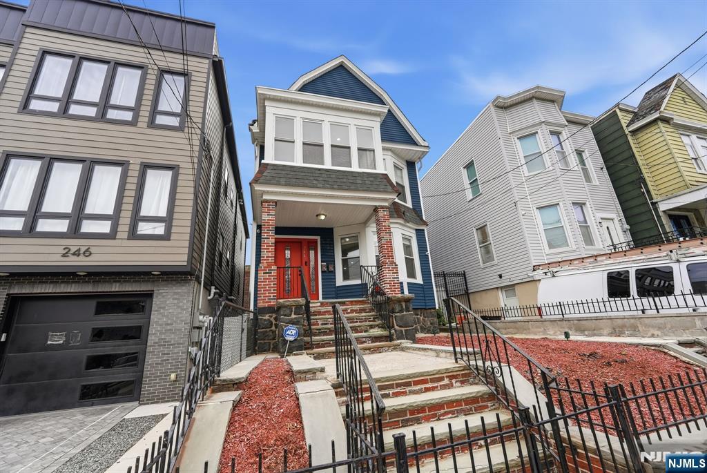 244 Clinton Avenue - Photo 3