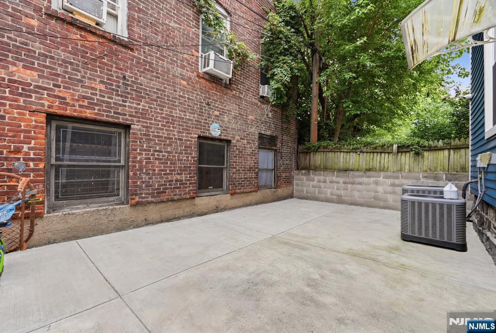 244 Clinton Avenue - Photo 4