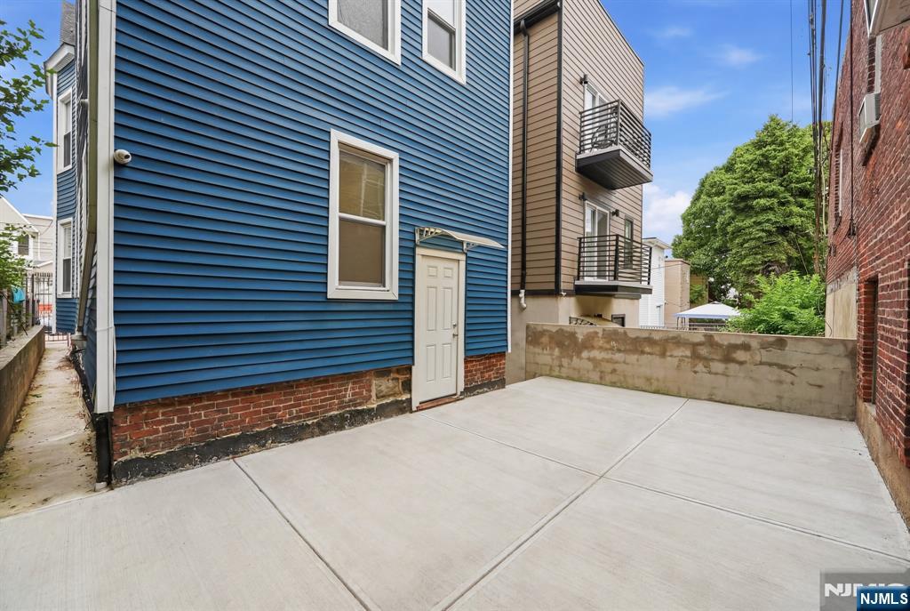 244 Clinton Avenue - Photo 5