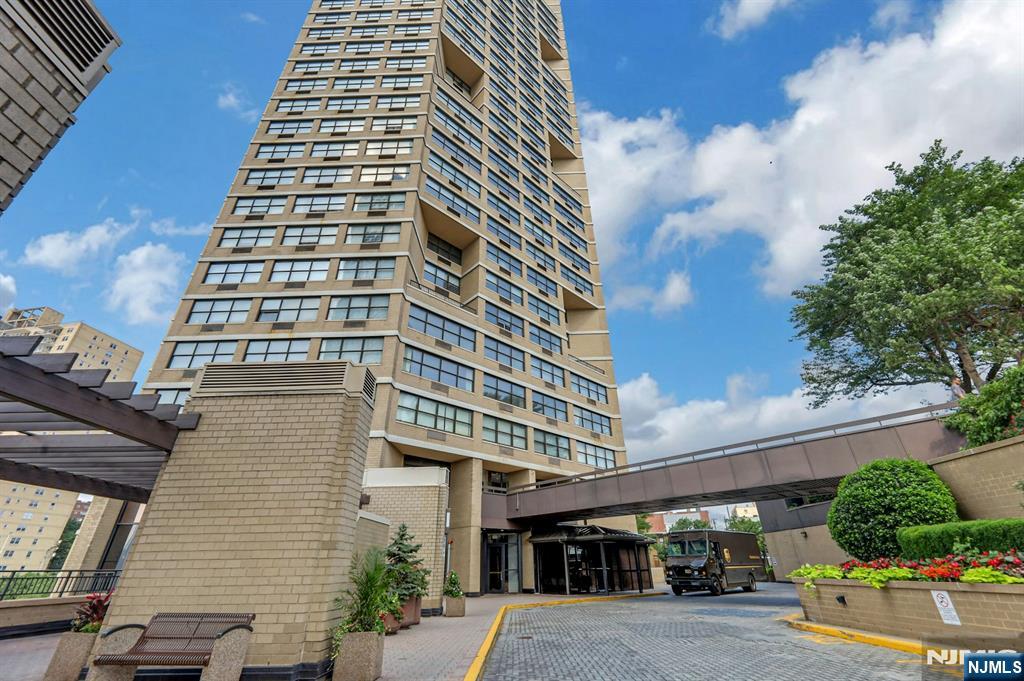 7000 Boulevard East 39G - Photo 1