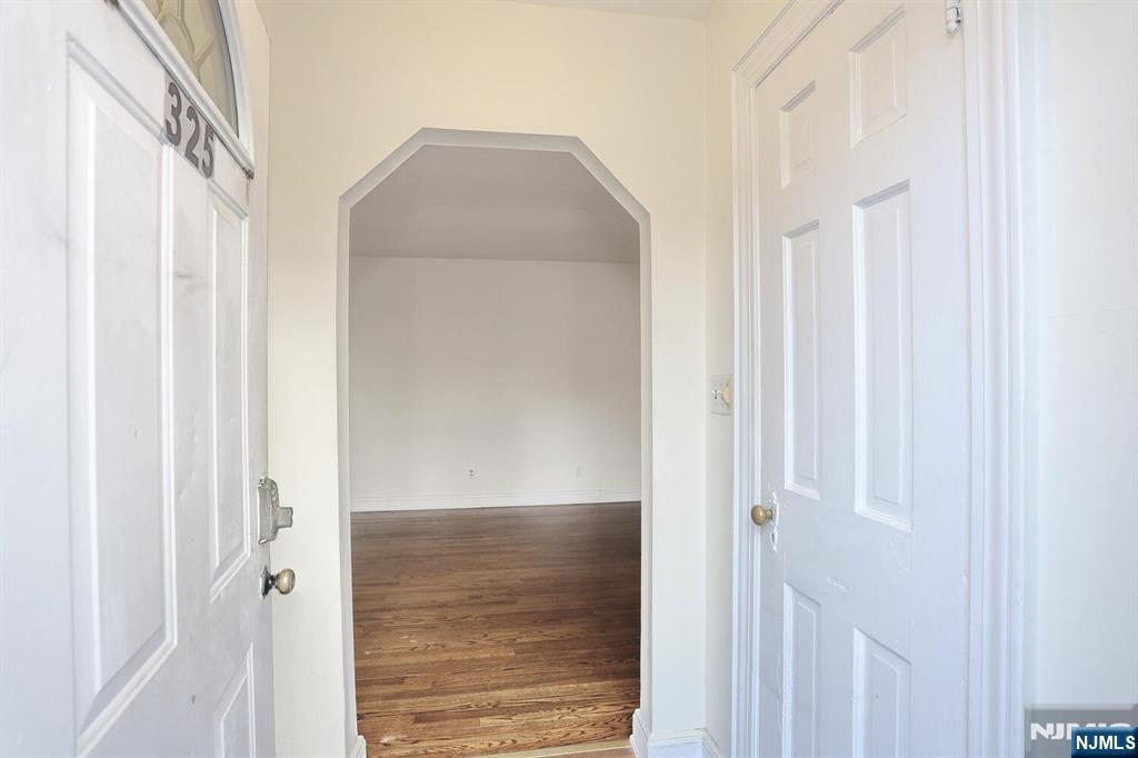 325 New Bridge Rd, Bergenfield, NJ 07621