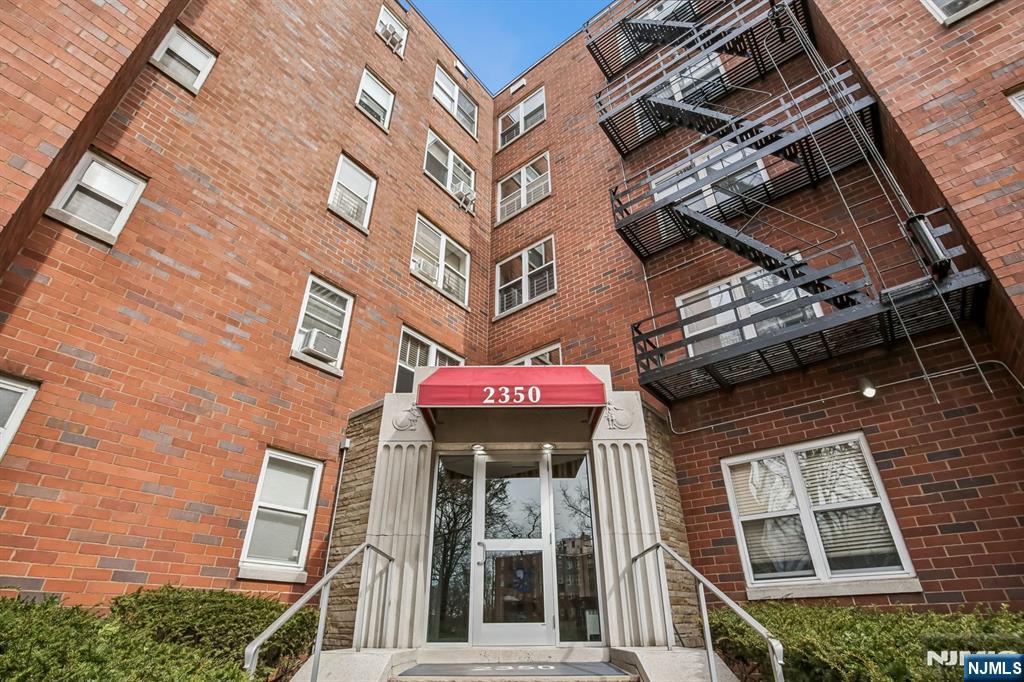 2350 Linwood Avenue 4E - Photo 2