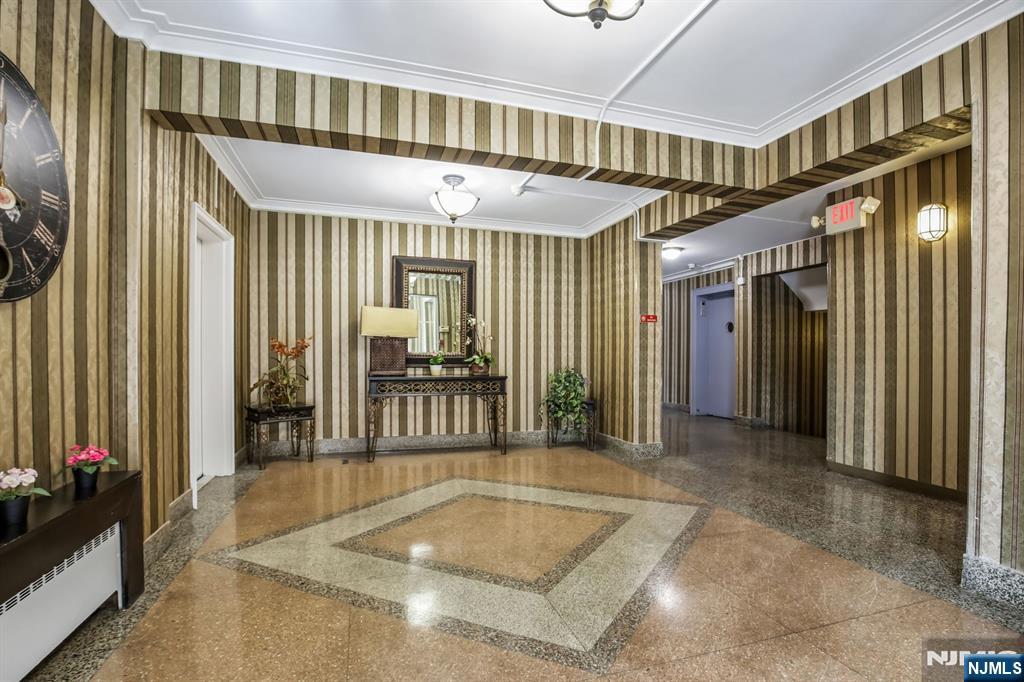2350 Linwood Avenue 4E - Photo 3
