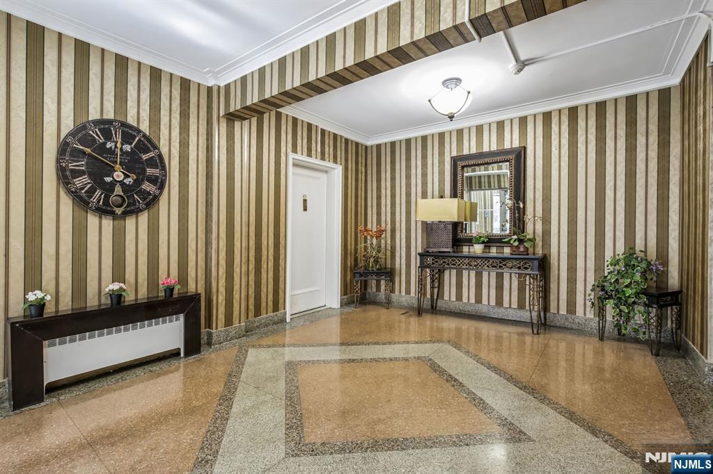 2350 Linwood Avenue 4E - Photo 4