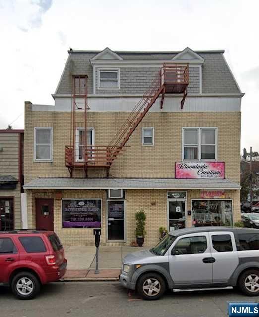 718 Broadway STORE - Photo 2