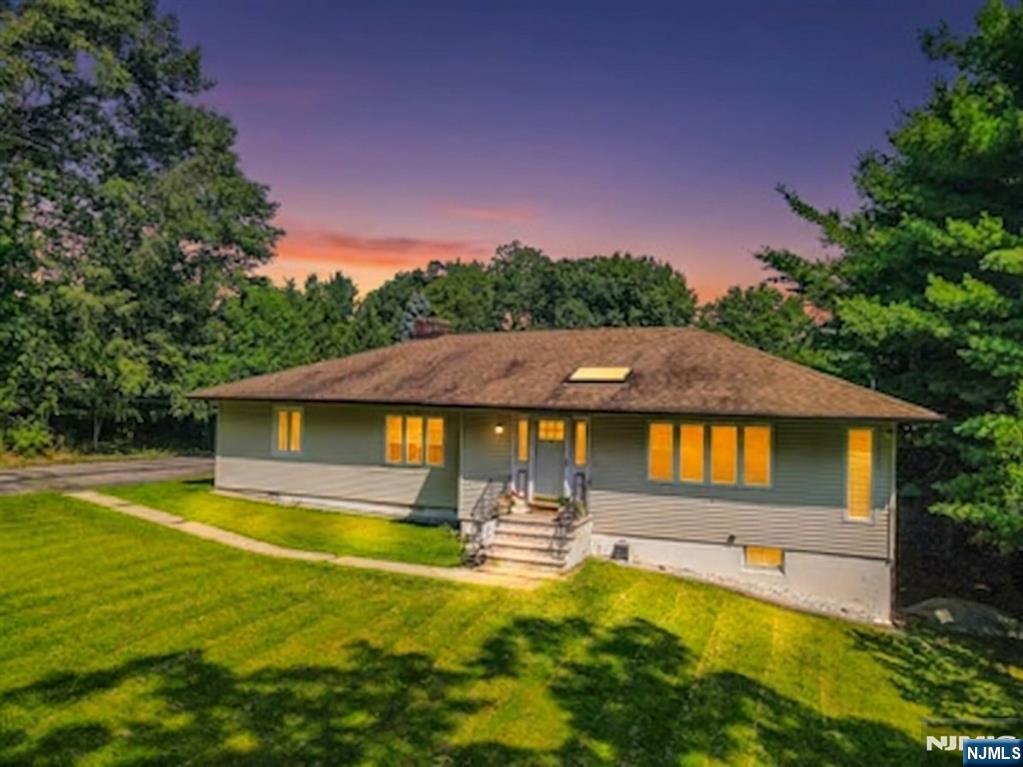 419 Ratzer Road - Photo 2