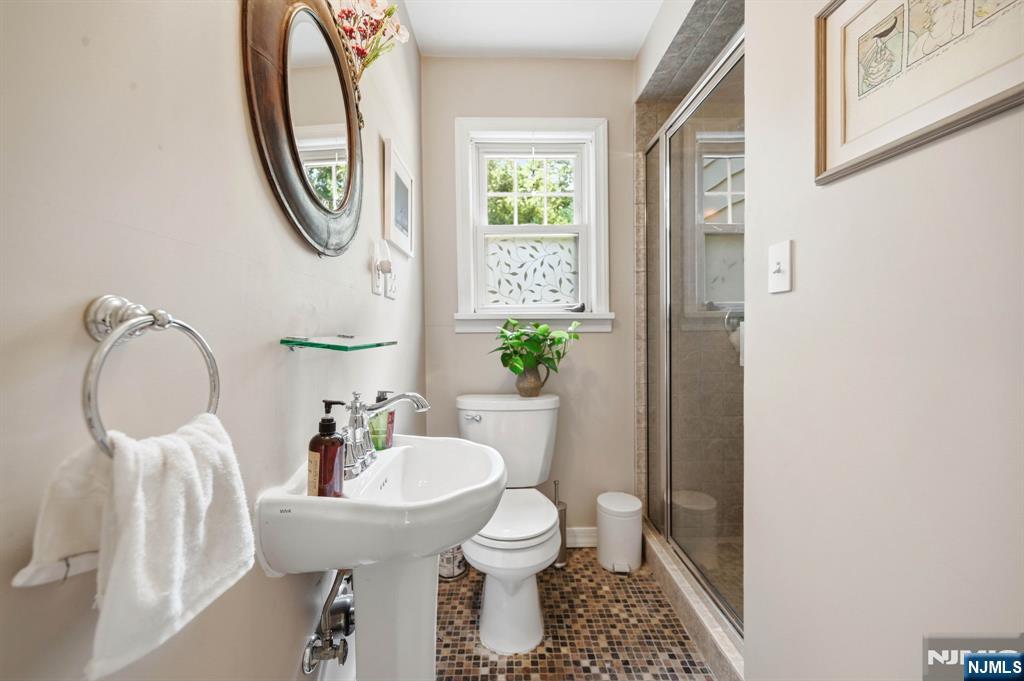 419 Sicomac Avenue — photo 35
