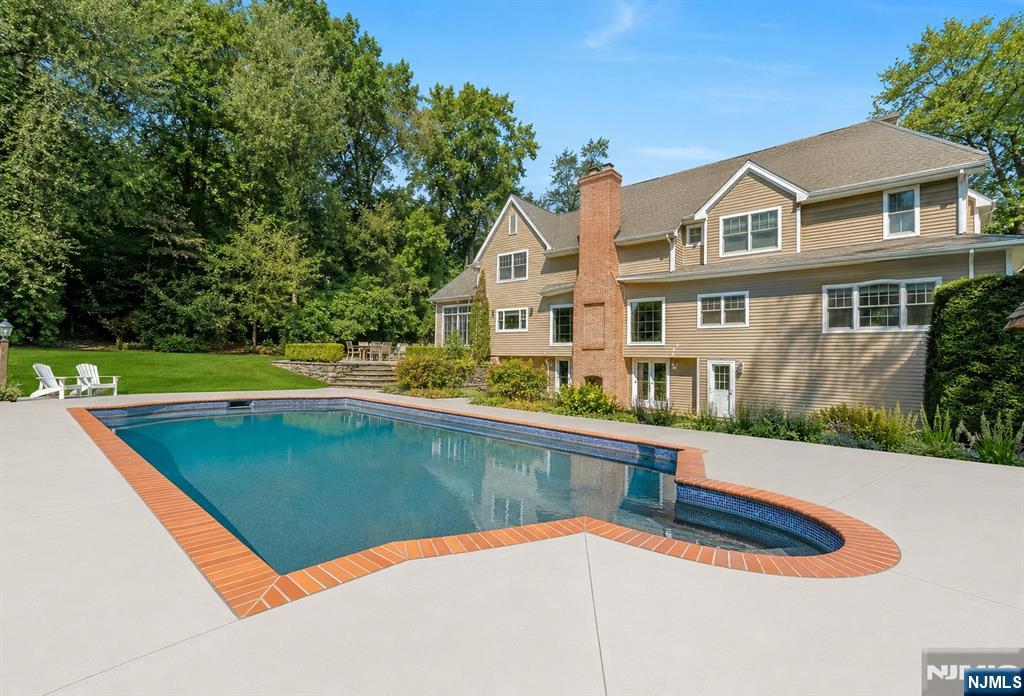 7 Deerhill Dr, Ho Ho Kus, NJ 07423