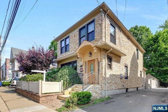 115 W Englewood Avenue - Photo 3