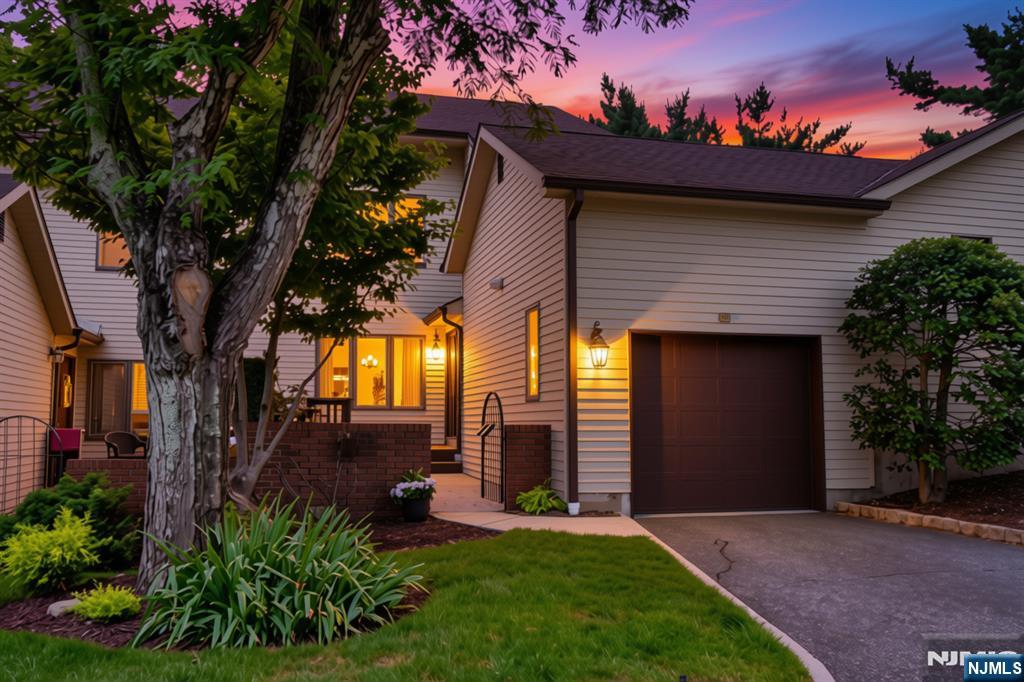 89 Fisher Rd, Mahwah, NJ 07430