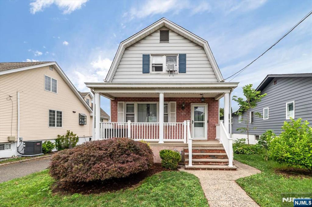 379 Kingsland Avenue - Photo 1