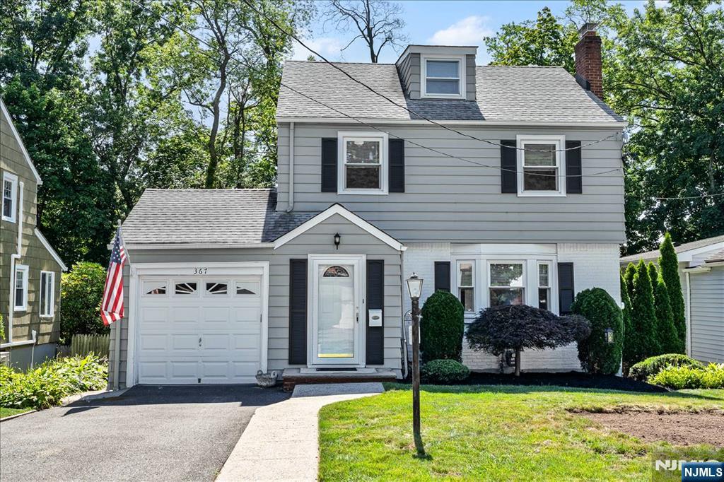 367 Essex Avenue - Photo 2