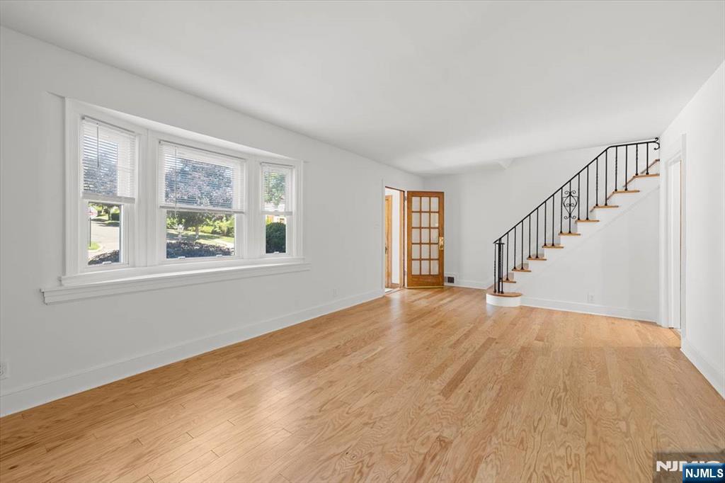 367 Essex Avenue - Photo 5