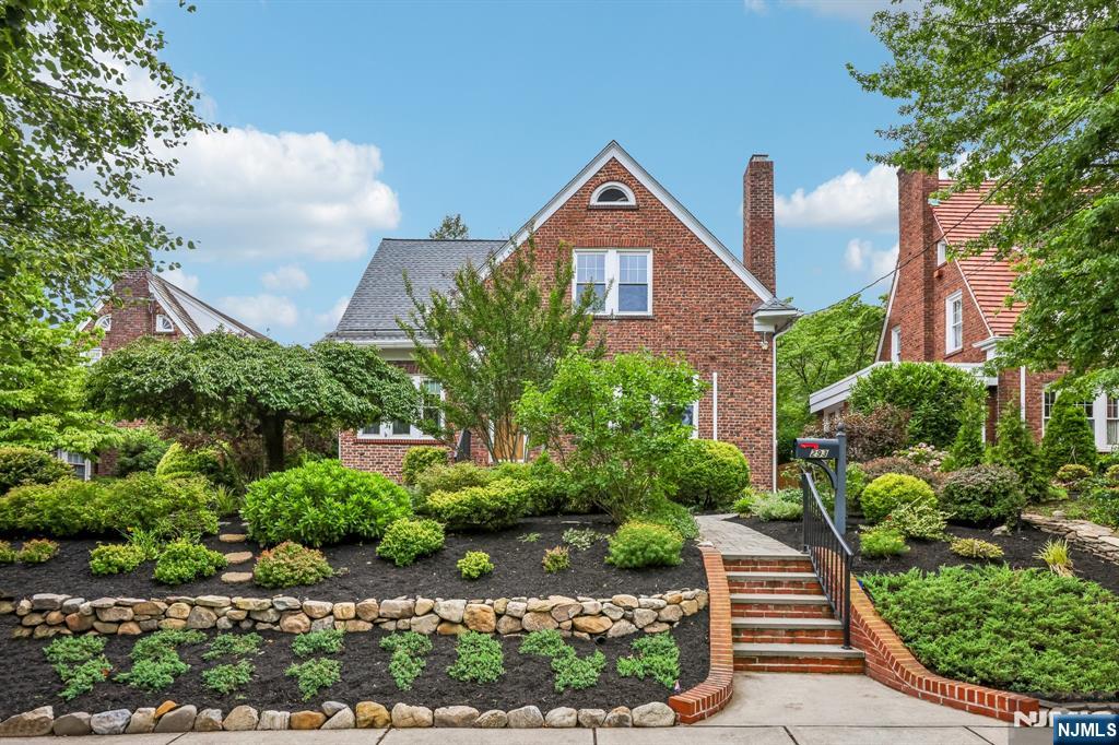 293 Euclid Avenue - Photo 1