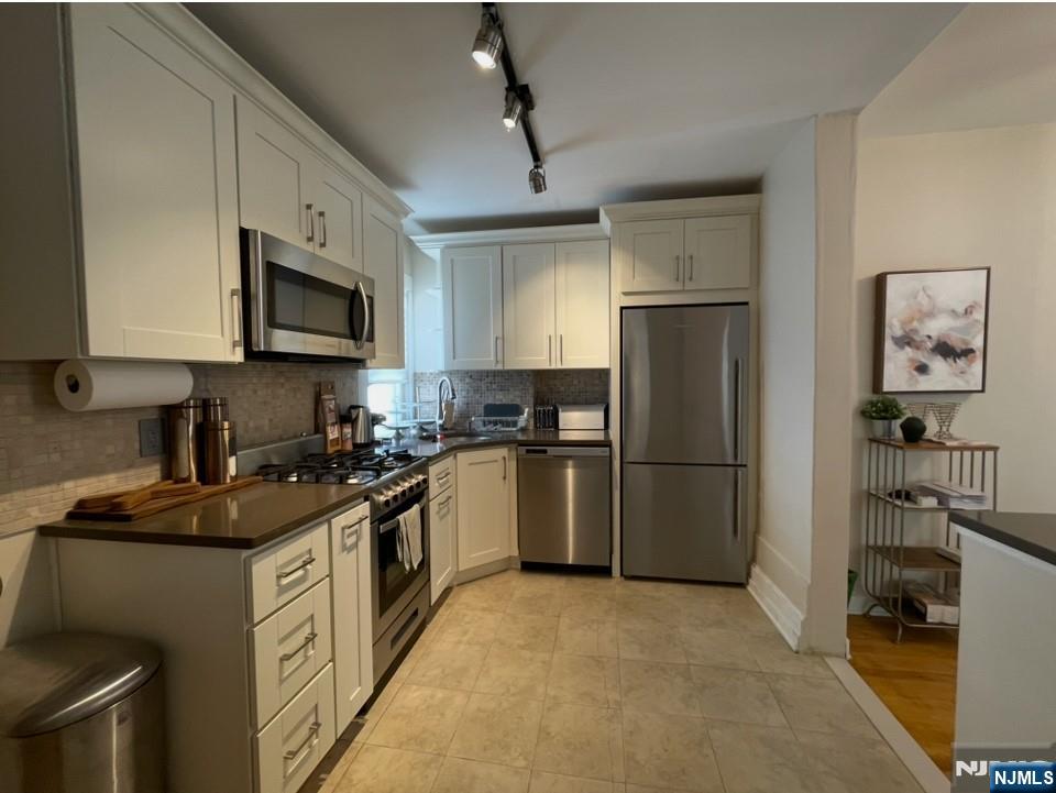 440 Tenafly Road - Photo 2