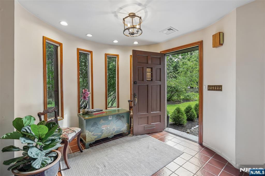 310 Cedar Ln, River Vale, NJ 07675