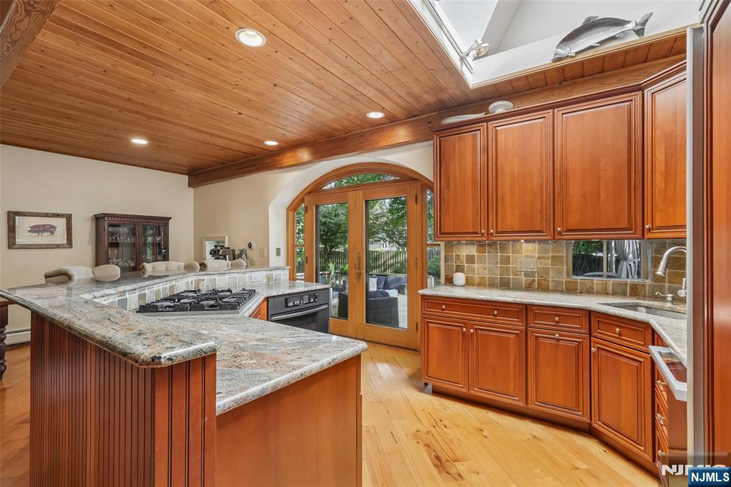 310 Cedar Ln, River Vale, NJ 07675