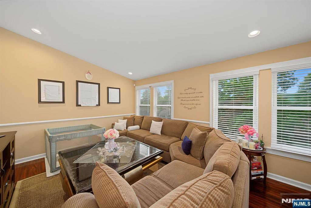 211 Franklin Road - Photo 4