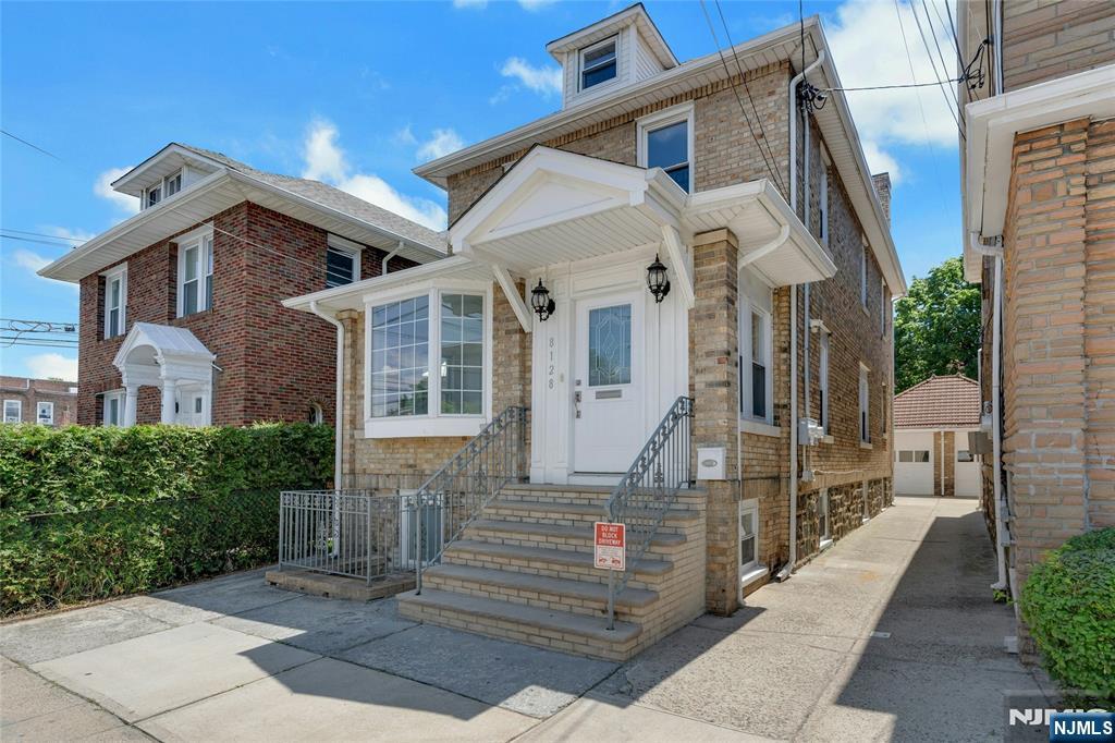 8128 Kennedy Boulevard - Photo 1