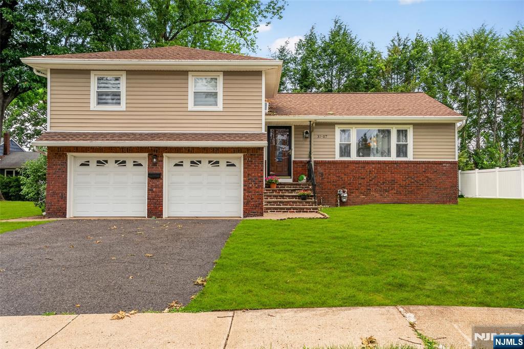 31-07 Garfield Place - Photo 1