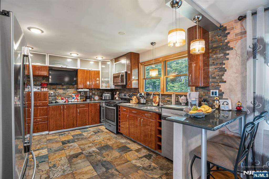 31-07 Garfield Place - Photo 4