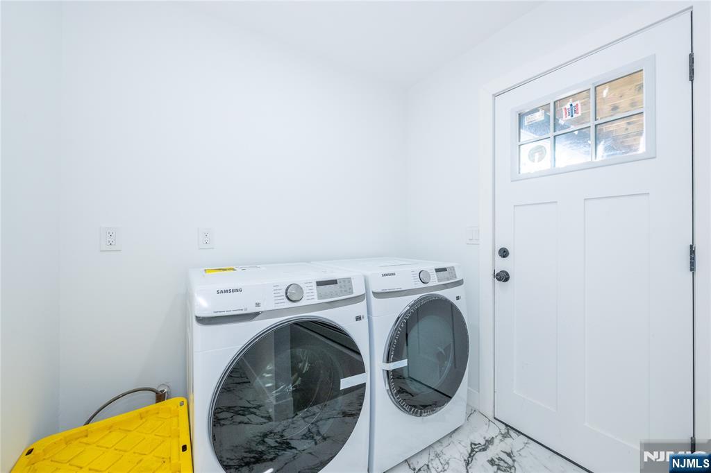 214 Alberta Drive — photo 32