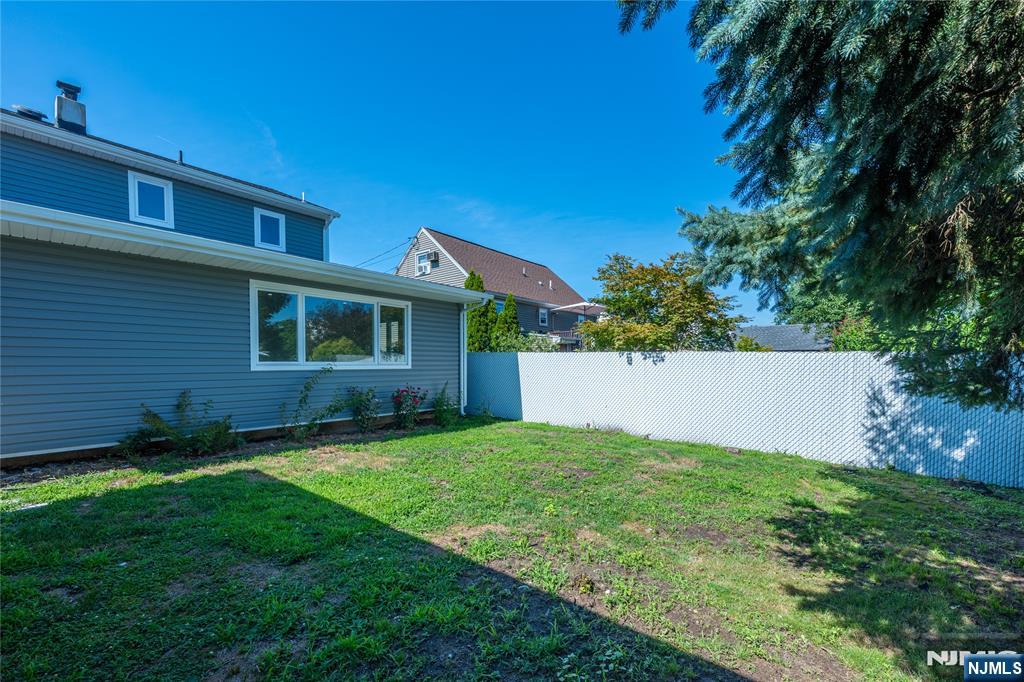 214 Alberta Drive — photo 43
