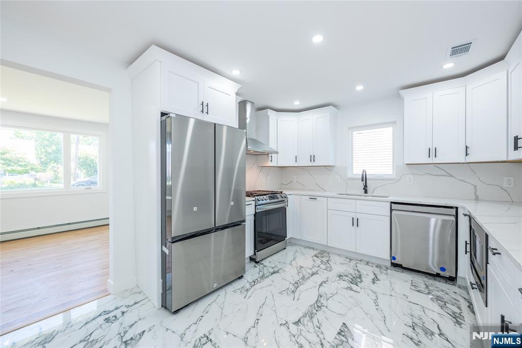 214 Alberta Drive — photo 6