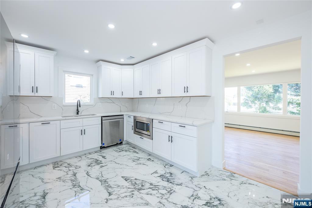 214 Alberta Drive — photo 8
