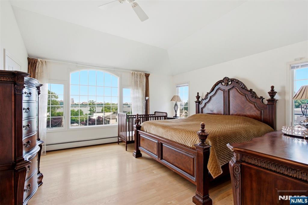 750 Undercliff Avenue — photo 11