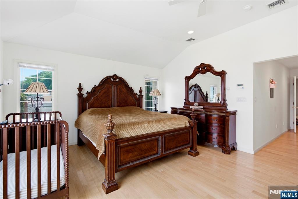 750 Undercliff Avenue — photo 14