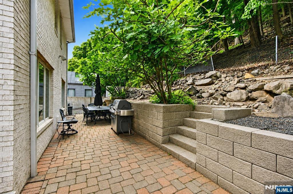 750 Undercliff Avenue — photo 21