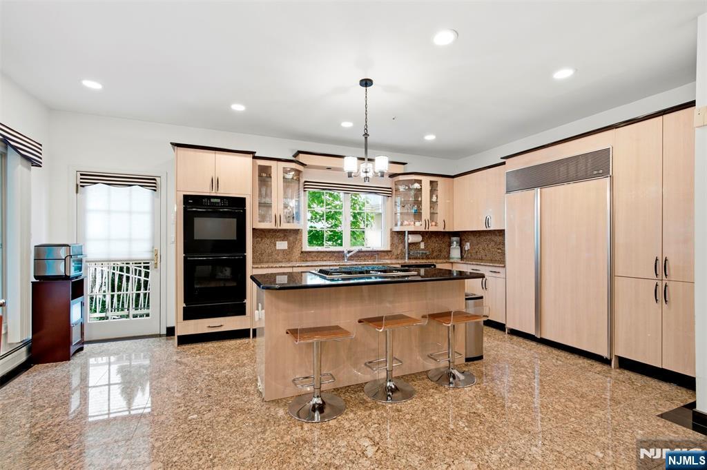 750 Undercliff Avenue — photo 7