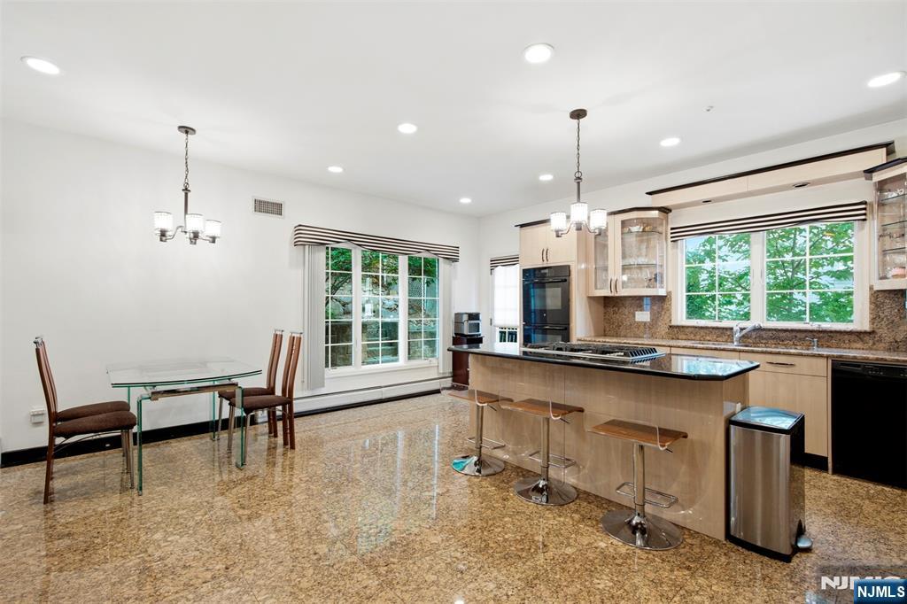 750 Undercliff Avenue — photo 8